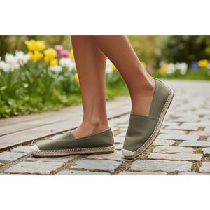 Urban Outfitters Classic Stitch Canvas Espadrilles Olive Green Women’s Size 10